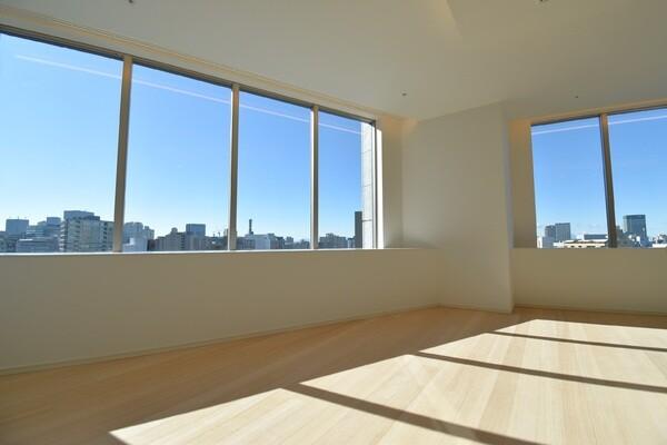 LDは18.5帖、天井高も2.8mあり、開放的な空間です。