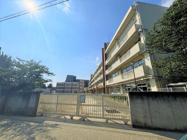 調布市立上ノ原小学校 220m 写真撮影日：2025-09-08