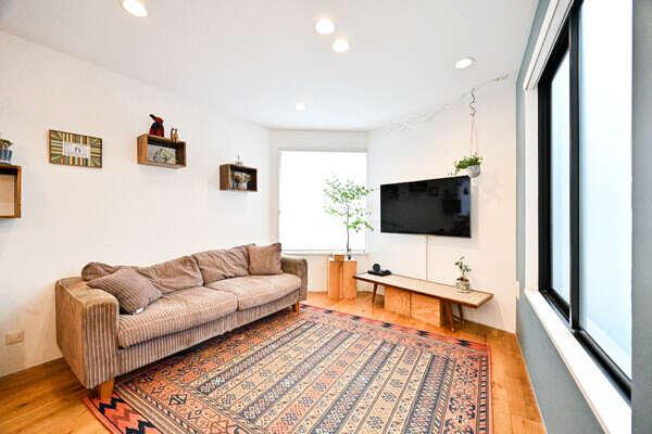 リビング部分には床暖房がございます。※家具・調度品は販売対象に含まれません。