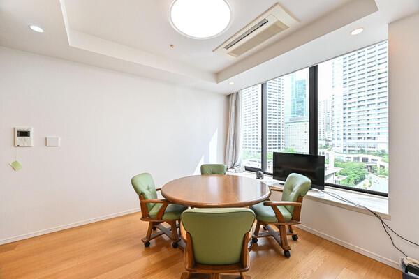 お部屋は11階部分の北東向き住戸、1LDK。