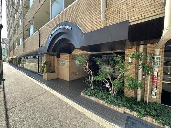 不在時の荷受けに便利な宅配ボックスが備わっています。お仕事などで忙しい方にも嬉しい設備です。