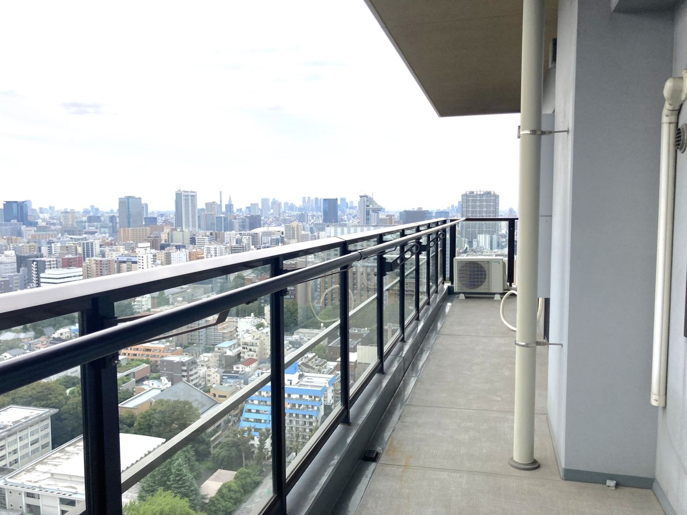 バルコニー 写真撮影日：10/1/25, 12:00 AM