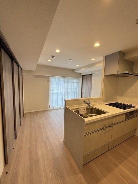 DKに隣接している約5.5帖の洋室は、引き戸を利用して、ライフシーンに応じた使い分けが可能です。