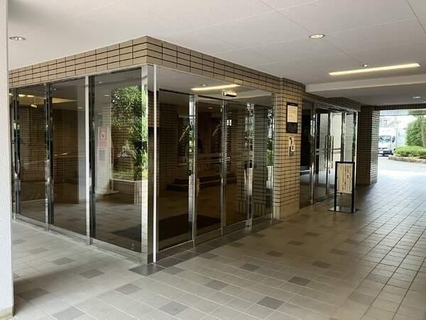 エントランス前