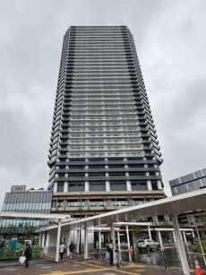 2024年9月築の地上39階地下2階建のマンションです。