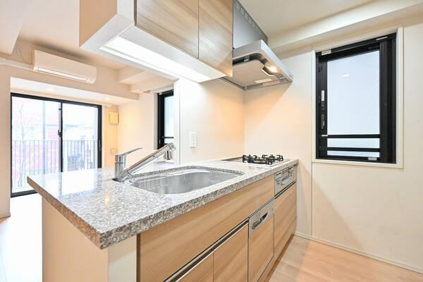 カウンターキッチンで開放感があります