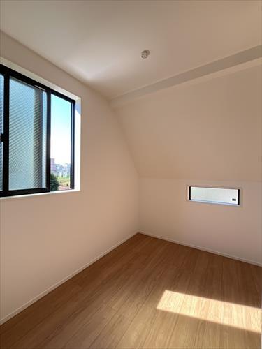 ３階洋室（４．８帖）