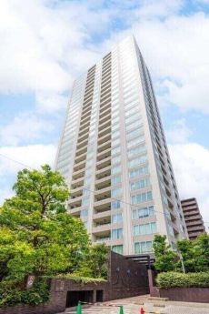 田園都市線「三軒茶屋」駅徒歩9分。2012年2月築、三菱地所レジデンス分譲×清水建設施工マンション。