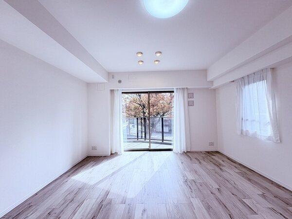 LD部分は、床暖房搭載です。コード類がないためお子様やペットも快適。足元からお部屋全体を暖めます。