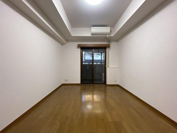 洋室約8.4帖。室内状況良好。空室のため、即入居可能です（残代金決済後引渡し）