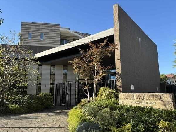 LD部分に床暖房敷設。ディスポーザーや食器洗乾燥機、浴室乾燥機等、便利な設備が充実の住まいです。