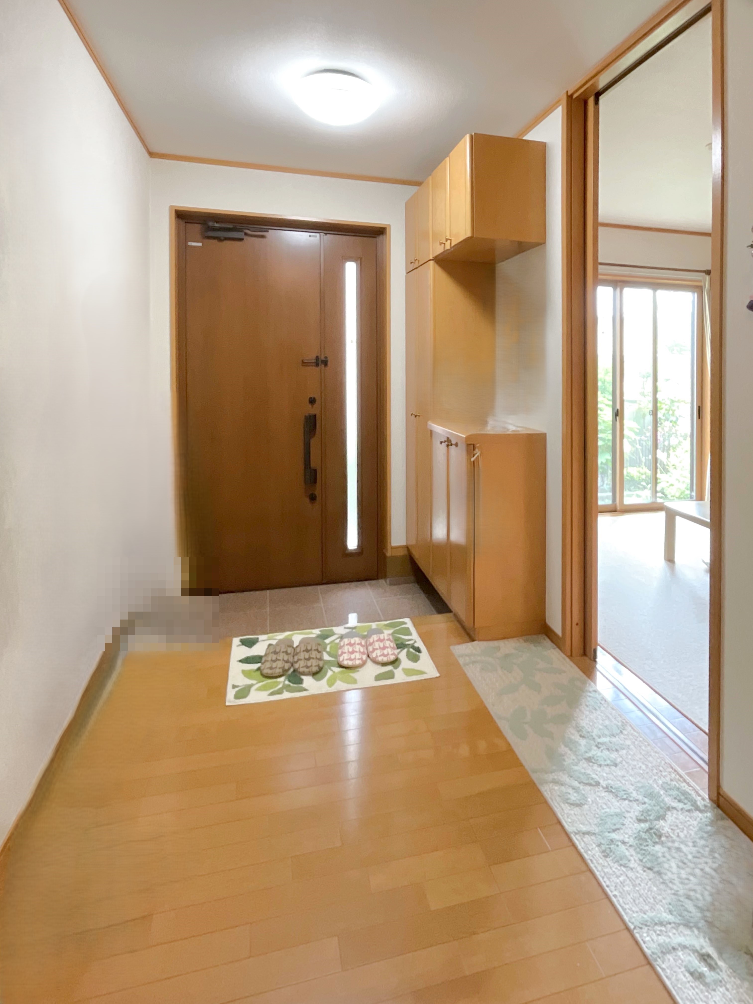 玄関収納付きです。