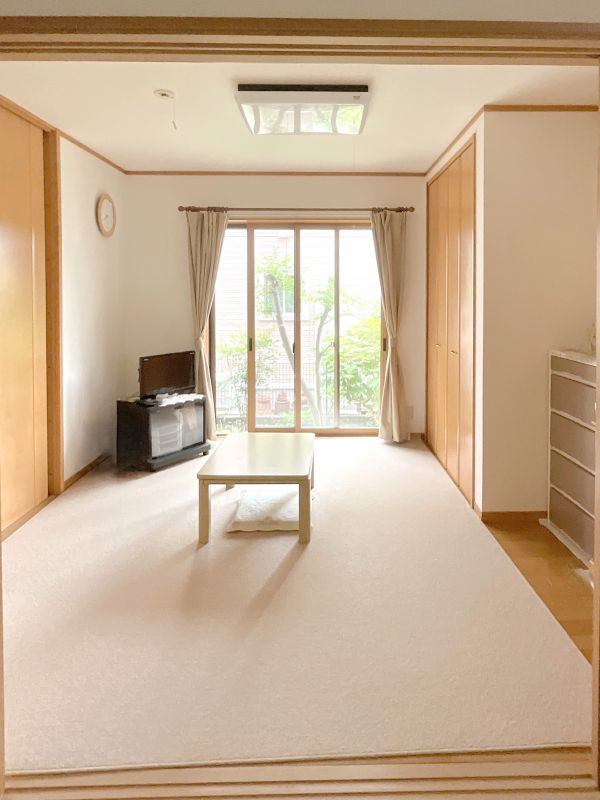 1階洋室　南西に窓があり日当たり良好です。