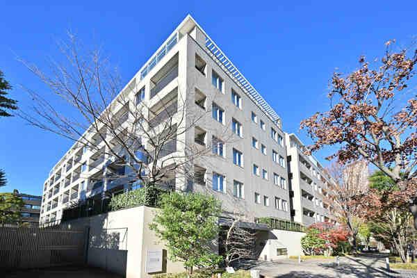 JR山手線「渋谷」駅徒歩7分、東急東横線「代官山」駅徒歩8分の好立地。通勤やお出かけにも便利です。