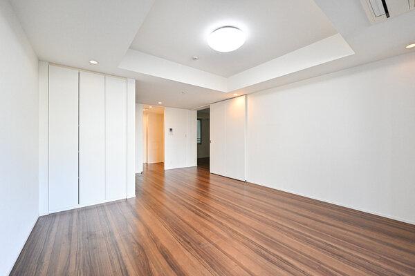 LD内に収納が備わっており、ご家族共有の小物や書類、ストック品などをすっきり収納・整理できます。