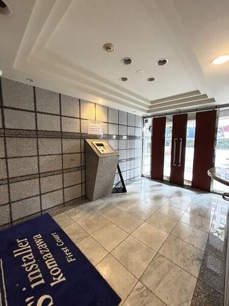 オートロックやモニタ付きインターホンが採用されているマンションです。防犯面に配慮されています。