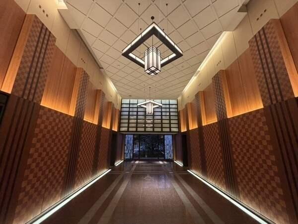 三井不動産レジデンシャル分譲「パークシティ」シリーズ。デザイン性の高い照明が施された開放的な空間。