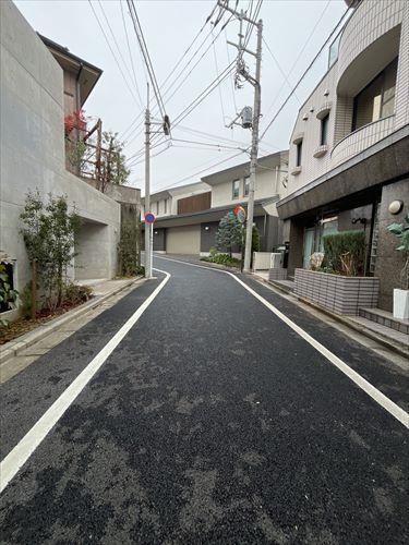 南東側前面道路（２０２５．１２撮影）