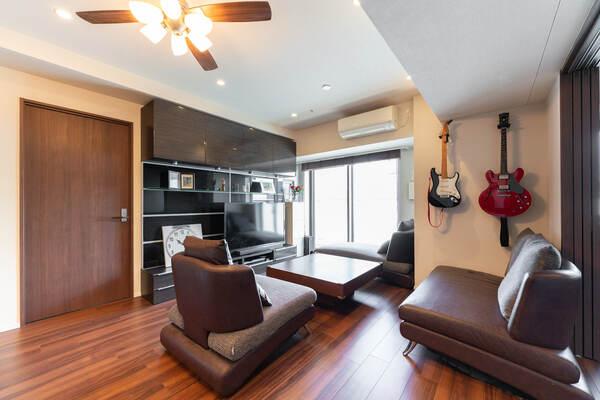 約12.5帖の広々としたリビングダイニング。床暖房があり、冬でも暖かな空間でお過ごしいただけます。