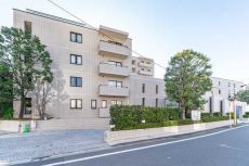 東京メトロ日比谷線「広尾」駅徒歩9分。三菱地所分譲。2000年1月築、地上7階地下1階建マンション。