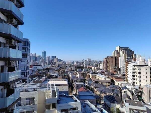 南西側は前面に高い建物が無いため、開放感のある景色が広がります。天気の良い日は青空も楽しめます。