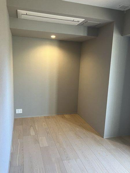 北東側洋室約8.3帖