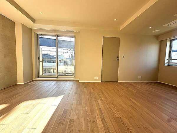 LD(約12.7帖)には足元から温める床暖房があります。