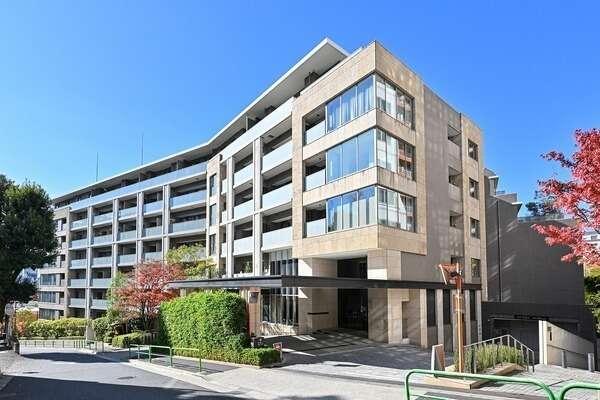 都営大江戸線「麻布十番」駅徒歩6分含む、3沿線利用可能。「麻布台ヒルズ」も徒歩圏内の好立地です。