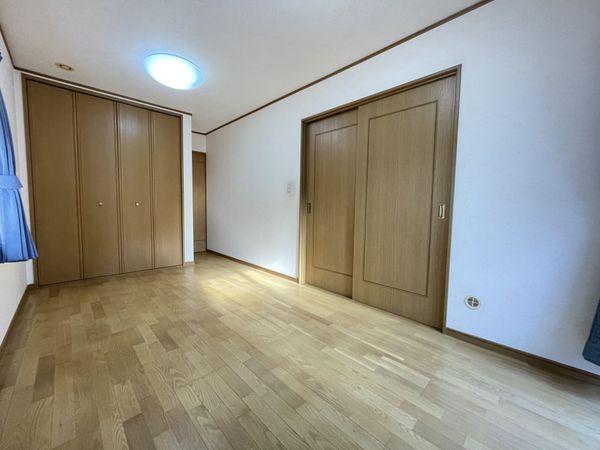 洋室約7.5帖※備品等は価格に含まれません。