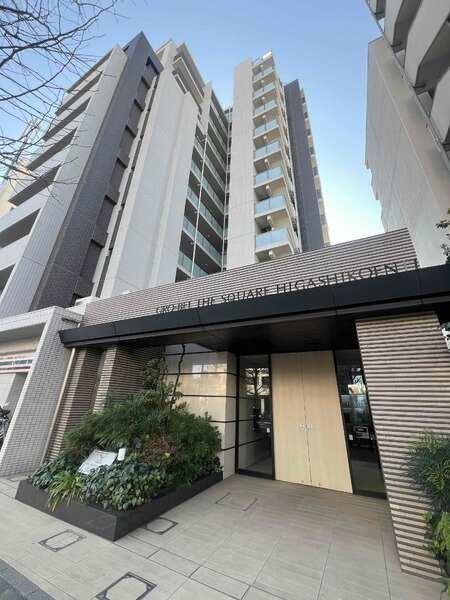 2014年3月築。東京メトロ丸ノ内線「東高円寺駅」徒歩4分のマンション。