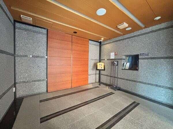 カラーTVモニター付きオートロックシステムを採用した操作盤となります