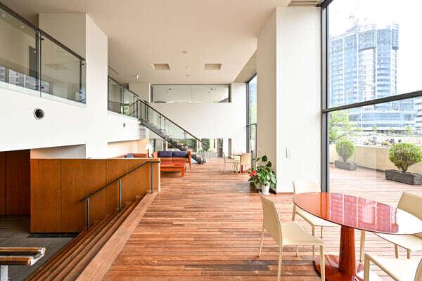 2階部分のラウンジ。