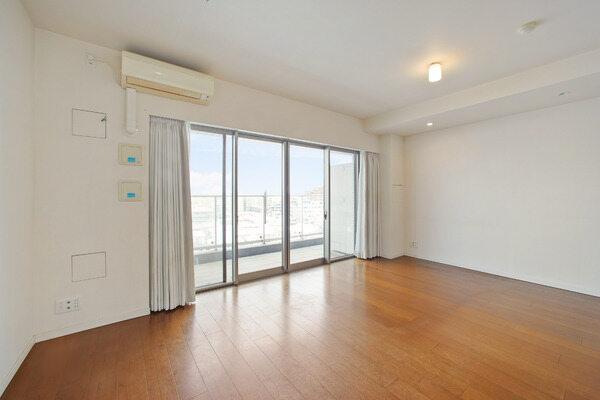 開口部が広く開放感がございます。