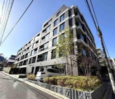 東京メトロ東西線「神楽坂」駅・東京メトロ有楽町線「飯田橋」駅徒歩6分含む、複数沿線が徒歩圏内です。