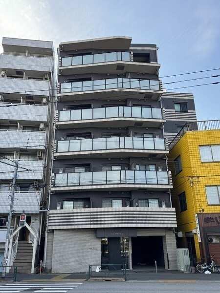 2013年7月築　2階角住戸（南西・北西）。空室につき、ご都合に合わせてゆっくりとご内覧いただけます