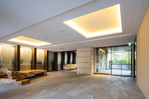 Art hall KOMOREBI、デザイン性優れるロビースペース