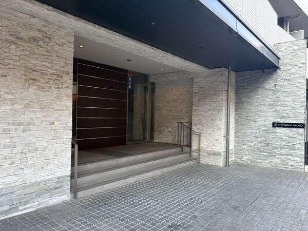 セブンイレブン中野新井1丁目店まで約180m、中野区立新井薬師公園まで約290mの立地です。