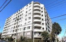 東急東横線「祐天寺」駅徒歩13分、東急田園都市線「三軒茶屋」駅徒歩16分。通勤やお出かけに便利です。