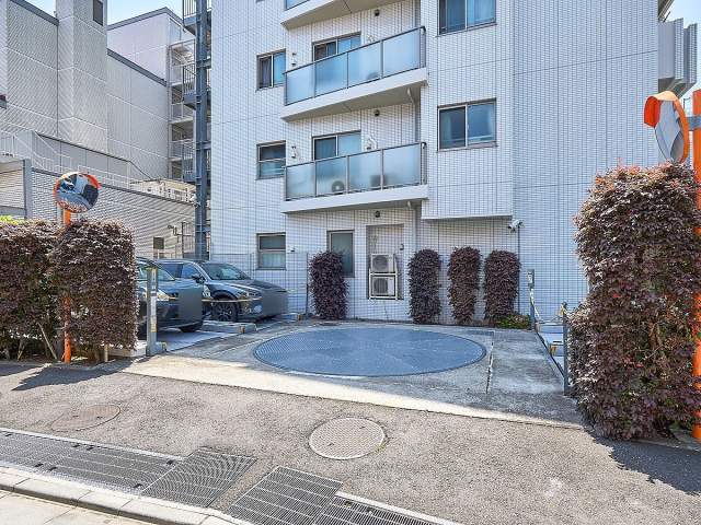 駐車場(共用設備)  写真撮影日：2026-05-15