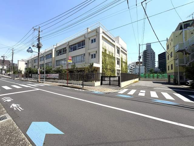 江東区深川第二中学校 215m 写真撮影日：2026-05-02