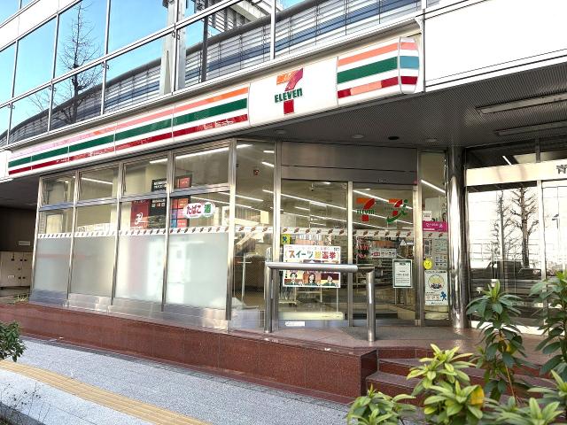 セブンイレブン目黒青葉台3丁目 360m 写真撮影日：2026-02-01