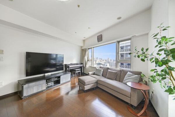 13階東南、南西角部屋につき、日照・眺望・通風良好