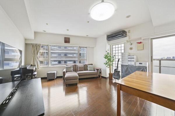 13階東南、南西角部屋につき、日照・眺望・通風良好