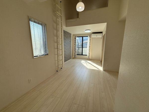 LDK約15.7帖※備品等（カーテン）は価格に含まれません。