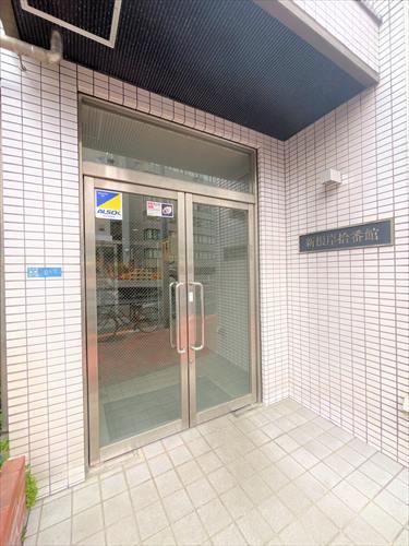 マンション出入口（２０２６年２月撮影）