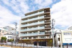 2013年2月築、総戸数29戸の地上7階建マンション。三菱地所コミュニティによる日勤管理体制です。