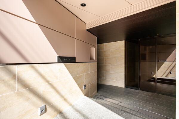 三菱地所レジデンス分譲のマンションです。24時間ゴミ出し可能なため、ゴミ出しのストレスが軽減します。