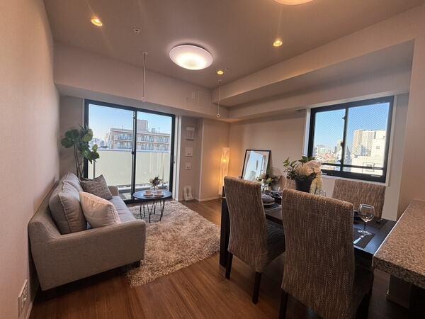 足元から温まる床暖房がございます。※家具調度品は販売対象に含まれません