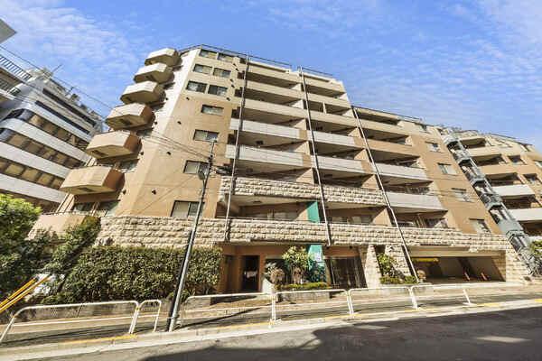 熊谷組が施工、ユニホーが分譲した、地下1階地上10階建、総戸数89戸のマンションです