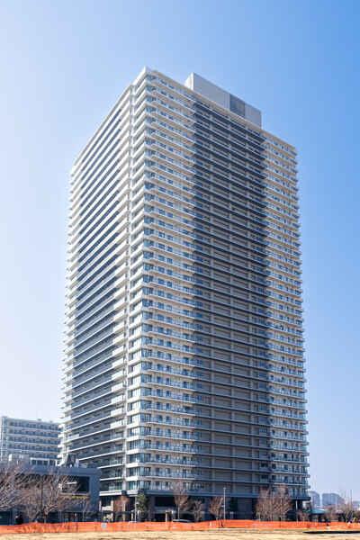 JR常磐線「金町」駅徒歩12分に立地。竹中工務店施工の地上37階建大規模タワーレジデンスです。